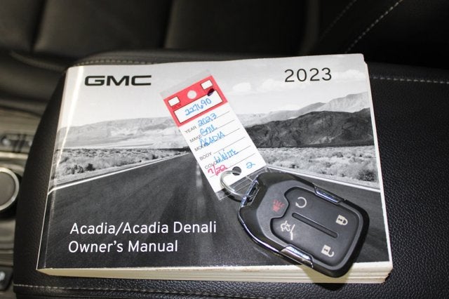 2023 GMC Acadia SLT