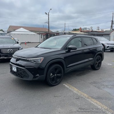 2025 Volkswagen Taos SE Black