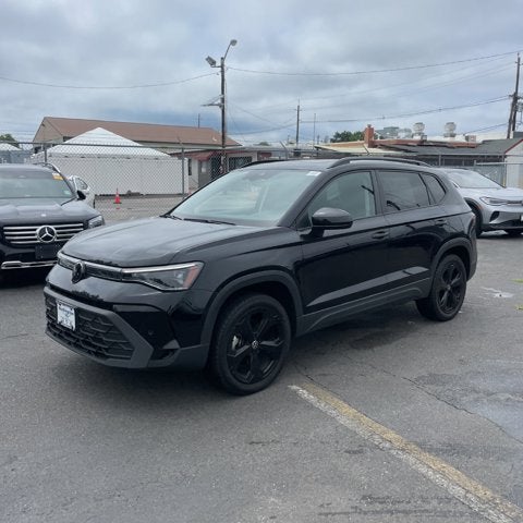 2025 Volkswagen Taos SE Black