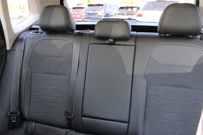 2025 Volkswagen Taos SE Black
