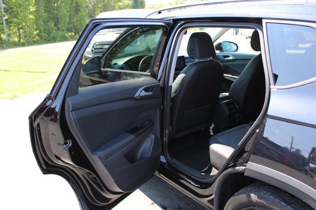 2025 Volkswagen Taos SE Black