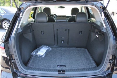 2025 Volkswagen Taos SE Black