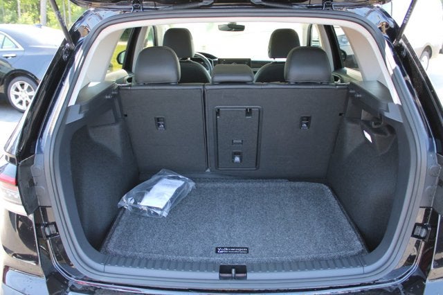 2025 Volkswagen Taos SE Black