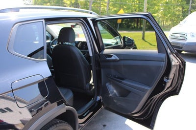 2025 Volkswagen Taos SE Black