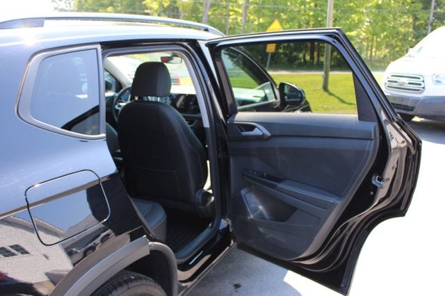 2025 Volkswagen Taos SE Black
