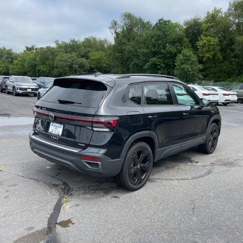 2025 Volkswagen Taos SE Black