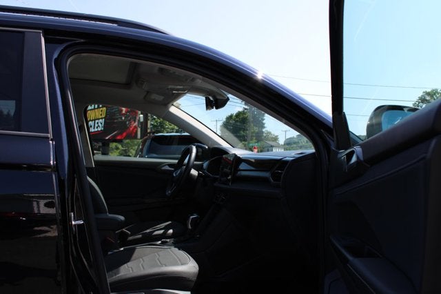 2025 Volkswagen Taos SE Black