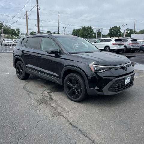 2025 Volkswagen Taos SE Black
