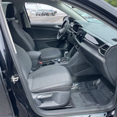2025 Volkswagen Taos SE Black