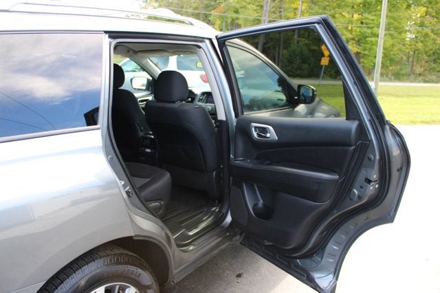 2020 Nissan Pathfinder S