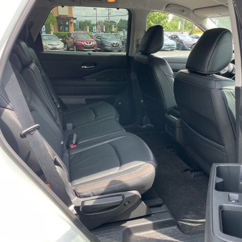 2022 Nissan Pathfinder SL
