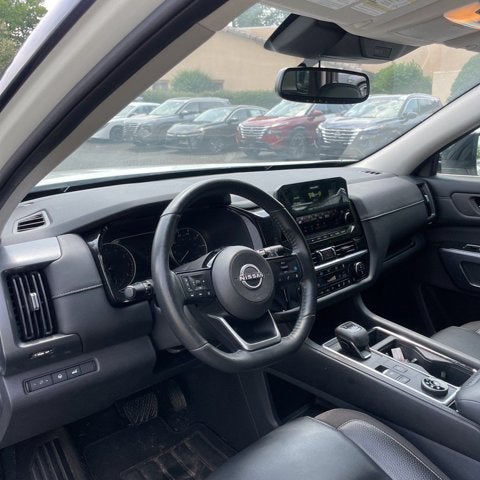 2022 Nissan Pathfinder SL