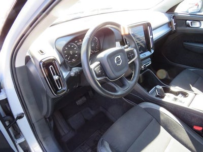 2020 Volvo XC40 Momentum