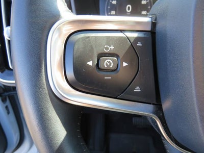 2020 Volvo XC40 Momentum