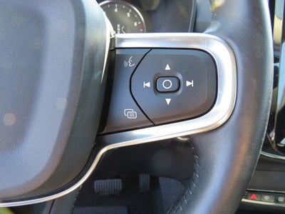 2020 Volvo XC40 Momentum