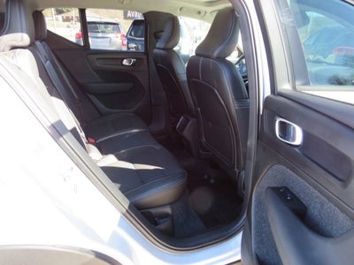 2020 Volvo XC40 Momentum