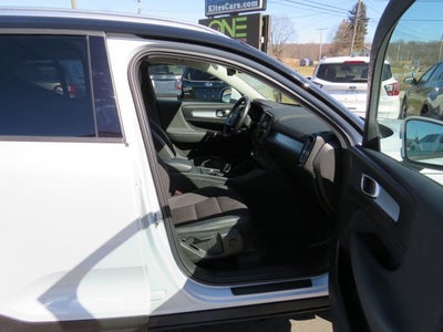 2020 Volvo XC40 Momentum