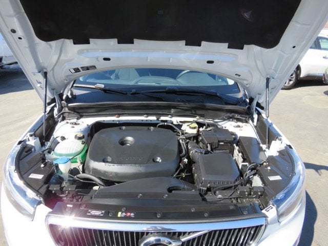 2020 Volvo XC40 Momentum